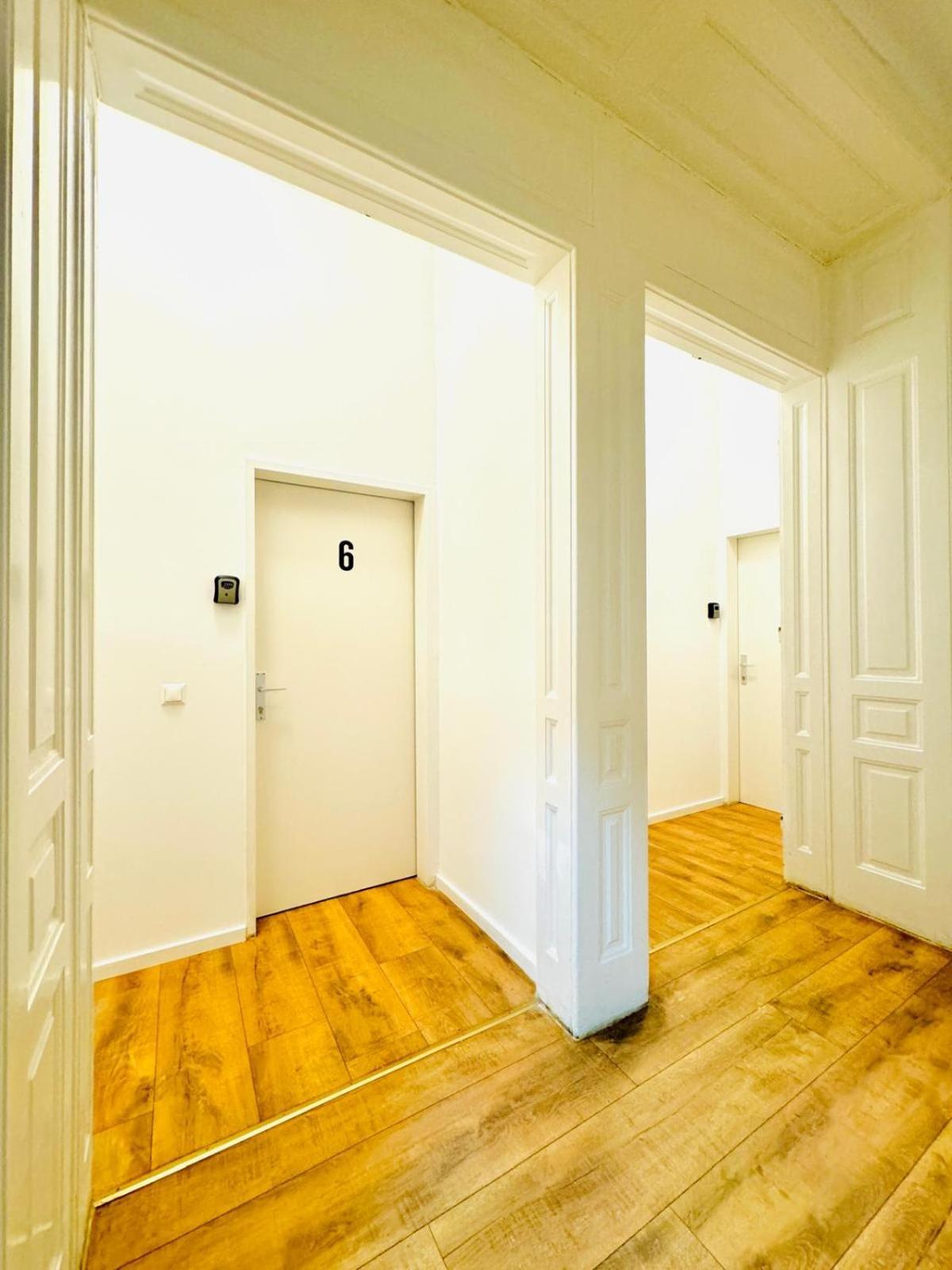 Apartment 9br For 18p, 12min Walk To Augarten *