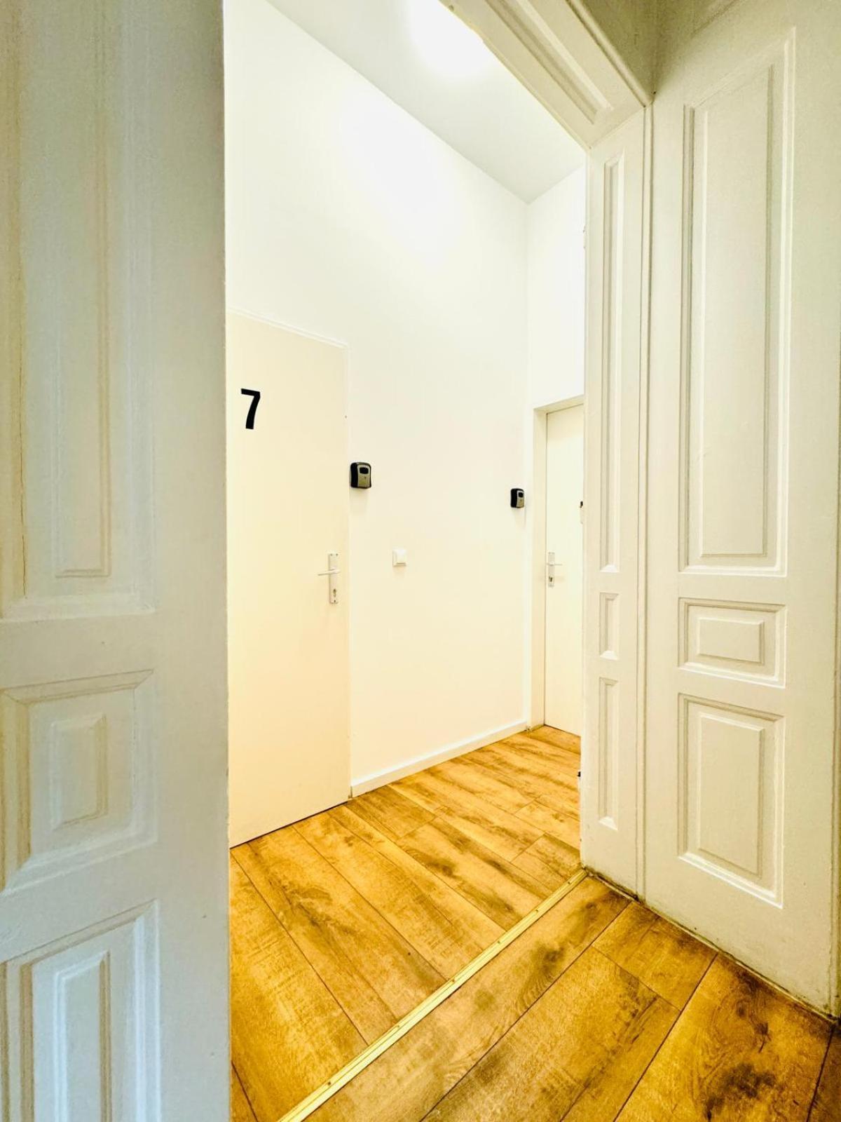 Apartment 9br For 18p, 12min Walk To Augarten Wien
