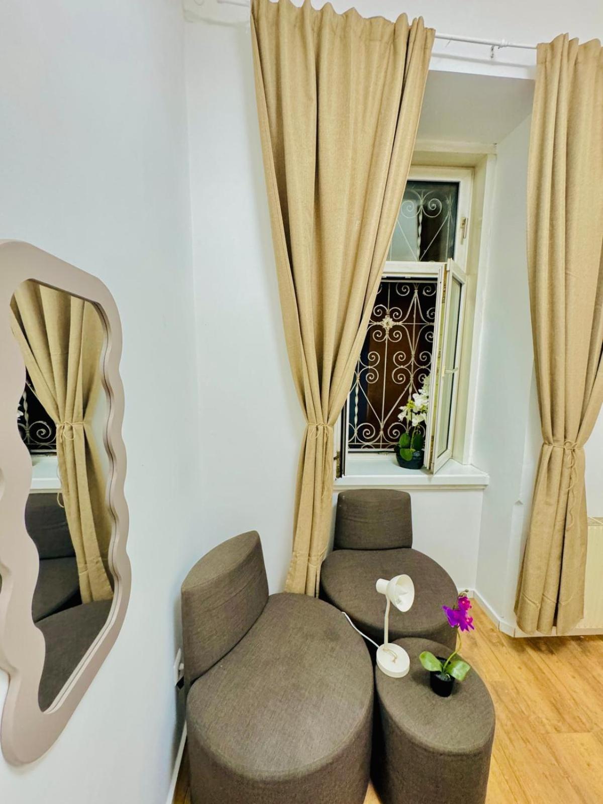 Apartment 9br For 18p, 12min Walk To Augarten Wien