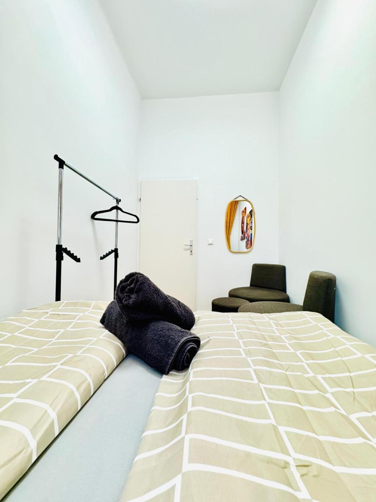9br For 18p, 12min Walk To Augarten Apartment *