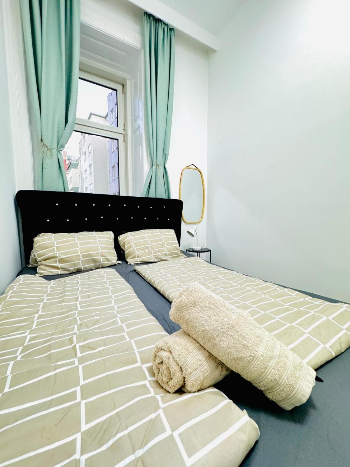 9br For 18p, 12min Walk To Augarten Apartment *