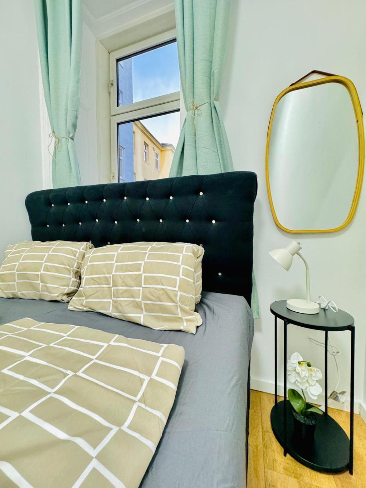Apartment 9br For 18p, 12min Walk To Augarten Wien